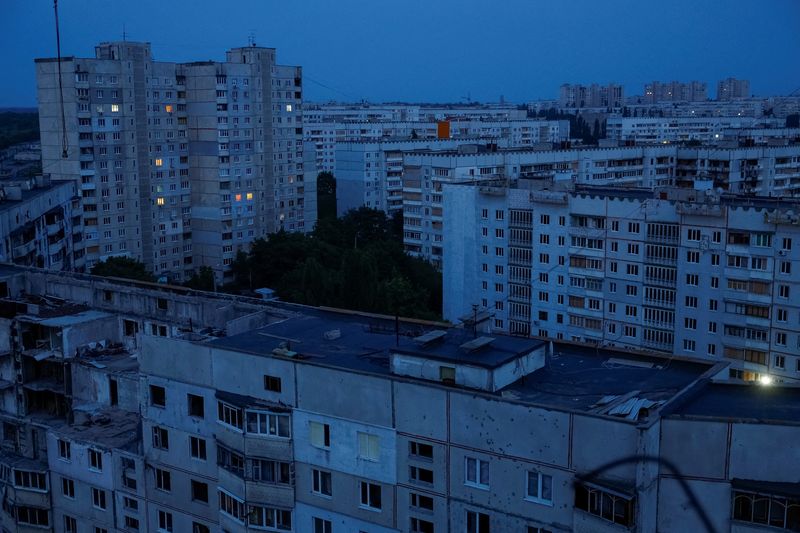 &copy; Reuters. Vista de apartamento em Kharkiv
 16/5/2024   REUTERS/Valentyn Ogirenko
