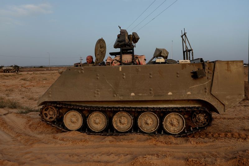 &copy; Reuters. FILE PHOTO: An Israeli solider drives an armored personnel carrier, as military operations continue in the southern Gaza city of Rafah, at an area outside Kerem Shalom, Israel, May 17, 2024. REUTERS/Shannon Stapleton/File Photo