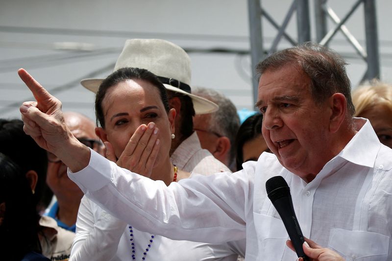 &copy; Reuters. Venezuelan opposition presidential candidate Edmundo Gonzalez addresses supporters during a rally in La Victoria, Aragua State, Venezuela May 18, 2024. REUTERS/Leonardo Fernandez Viloria