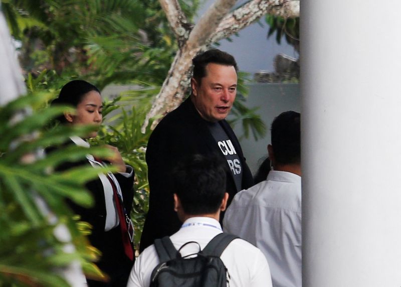 &copy; Reuters. Elon Musk, Chief Executive Officer of SpaceX and Tesla and owner of X, arrives at the I Gusti Ngurah Rai Bali International Airport to inaugurate the Starlink operation and attend the 10th World Water Forum in Kuta, Bali, Indonesia, May 19, 2024. REUTERS/