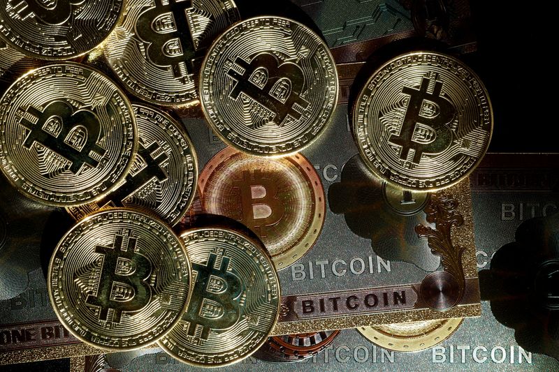 © Reuters. FILE PHOTO: Representations of cryptocurrency Bitcoin are seen in this illustration picture taken in Paris, France, March 9, 2024. REUTERS/Benoit Tessier/Illustration/File Photo