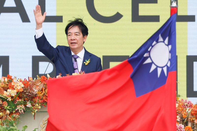 © Reuters. Taiwan's new President Lai Ching-te speaks on stage during the inauguration ceremony outside the Presidential office building in Taipei, Taiwan May 20, 2024. REUTERS/Carlos Garcia Rawlins