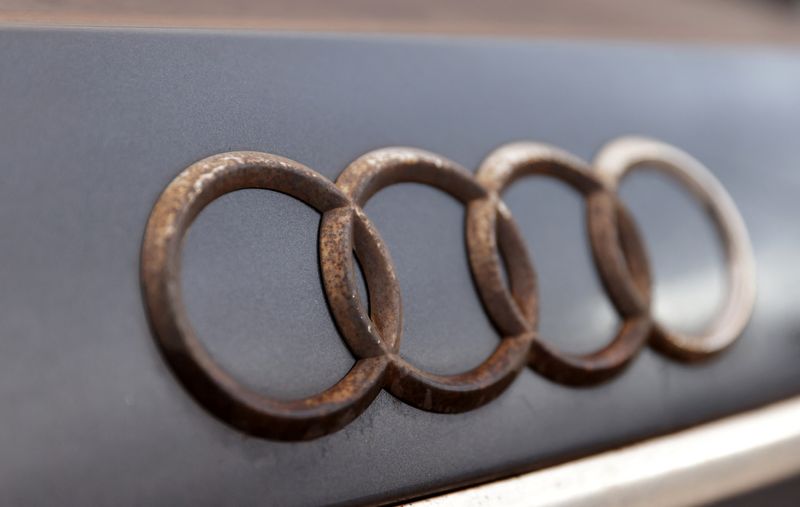 © Reuters. A rusty Audi logo is seen on car waste in Zenica, Bosnia and Herzegovina, February 21, 2024. REUTERS/Dado Ruvic/Files