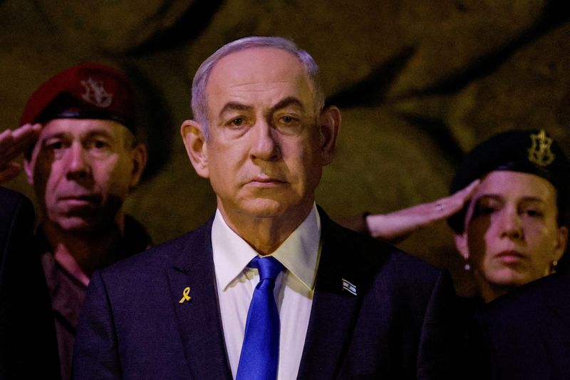 &copy; Reuters. FILE PHOTO: Israeli Prime Minister Benjamin Netanyahu attends a wreath-laying ceremony marking Holocaust Remembrance Day in the Hall of Remembrance at Yad Vashem, the World Holocaust Remembrance Centre, in Jerusalem, May 6, 2024. REUTERS/Amir Cohen/Pool/F
