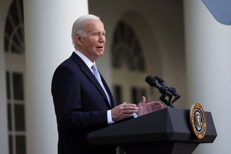 &copy; Reuters. U.S. President Joe Biden delivers remarks, at a celebration for Jewish American Heritage Month, in the Rose Garden at the White House, in Washington, U.S., May 20, 2024. REUTERS/Leah Millis