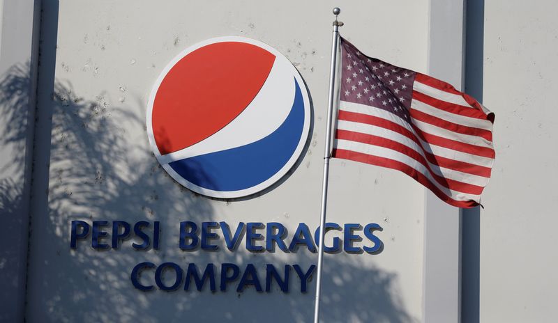 &copy; Reuters. The Pepsi logo next to a U.S. flag is pictured in Irwindale, California, U.S., July 11, 2017.   REUTERS/Mario Anzuoni/File Photo