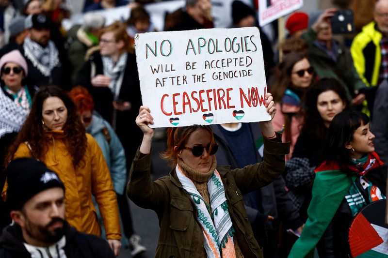 &copy; Reuters. Manifestantes em apoio aos palestinos em marcha de solidariedade “Stand Together” contra a guerra, o ódio e o racismo, em Dublin, Irlanda
02/03/2024
REUTERS/Clodagh Kilcoyne