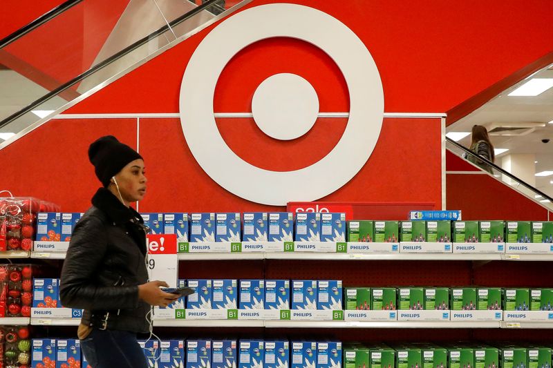 &copy; Reuters. Shoppers are seen in a Target store in the Brooklyn borough of New York, U.S., November 14, 2017.   REUTERS/Brendan McDermid/File Photo