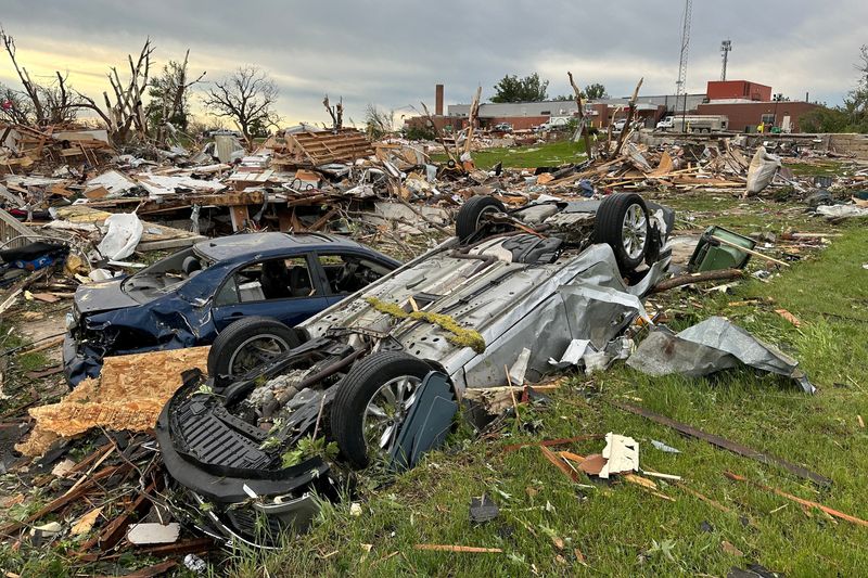 © Reuters. Damage is seen outside of the Adair County Health System hospital which was evacuated after a tornado struck the day prior, in Greenfield, Iowa, U.S. May 22, 2024.  Zach Boyden-Holmes/The Register/USA Today Network via REUTERS