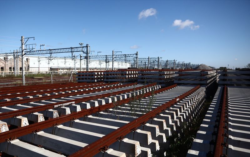 &copy; Reuters. FILE PHOTO: Railways are seen at a stalled construction site, as part of a crackdown on public-funded construction works under libertarian Argentina's President Javier Milei, in La Plata, Argentina May 14, 2024. REUTERS/Tomas Cuesta/File Photo