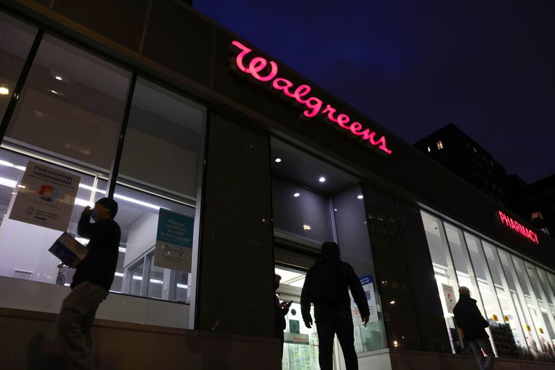 &copy; Reuters. FILE PHOTO: People walk by a Walgreens, owned by the Walgreens Boots Alliance, Inc., in Manhattan, New York City, U.S., November 26, 2021. REUTERS/Andrew Kelly/File Photo
