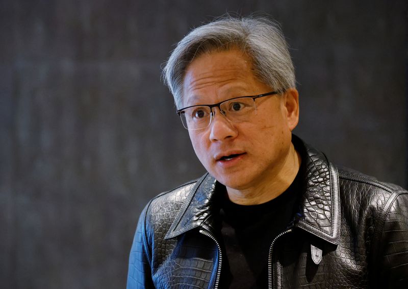 &copy; Reuters. NVIDIA’s CEO Jensen Huang attends a media roundtable meeting in Singapore December 6, 2023. REUTERS/Edgar Su/File Photo
