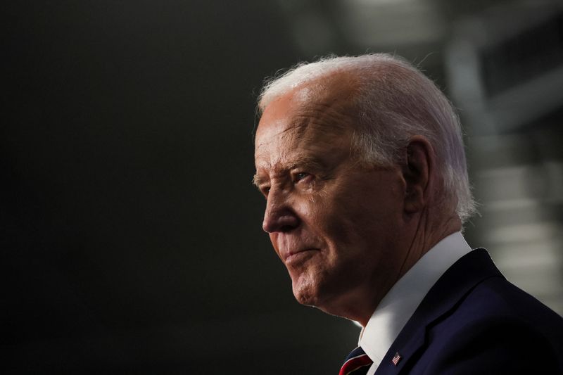 &copy; Reuters. FILE PHOTO: U.S. President Joe Biden looks on as he deliver remarks at the Westwood Park YMCA in Nashua, New Hampshire, U.S. May 21, 2024. REUTERS/Leah Millis/File Photo