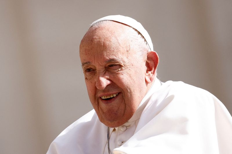 &copy; Reuters. Papa Francisco durante audiência geral no Vaticanon22/05/2024 REUTERS/Guglielmo Mangiapane