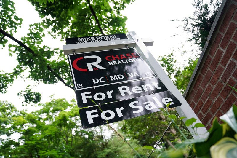 &copy; Reuters. Placa de aluguel ou venda de casa em Washingtonn07/07/2022. REUTERS/Sarah Silbiger/File Photo