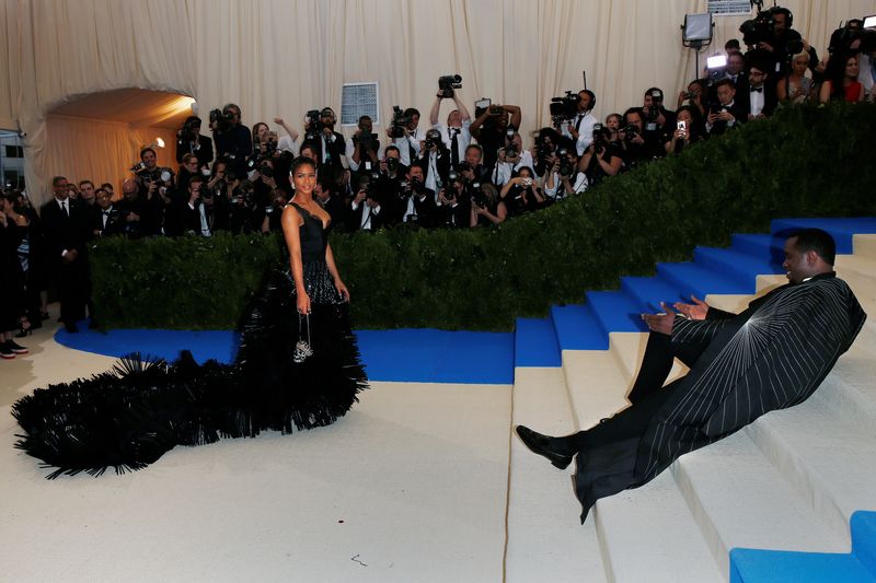 &copy; Reuters. Cassie Ventura poses for photographers as her boyfriend Sean "Diddy" Coombs lays on the stairs during the arrivals of the Metropolitan Museum of Art Costume Institute Gala - Rei Kawakubo/Comme des Garcons: Art of the In-Between in the Manhattan borough of