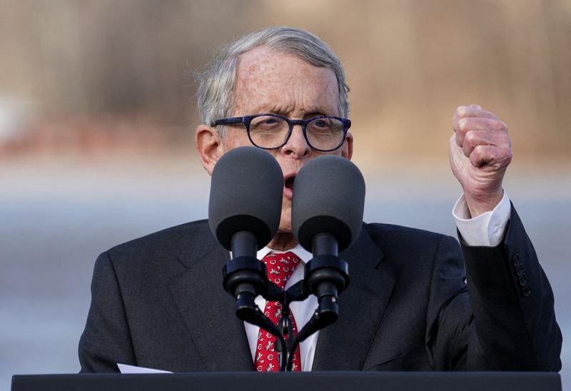 &copy; Reuters. Ohio Governor Mike DeWine speaks during an event to tout the new Brent Spence Bridge over the Ohio River between Covington, Kentucky and Cincinnati, in Covington, Kentucky, U.S., January 4, 2023. REUTERS/Kevin Lamarque/ File Photo