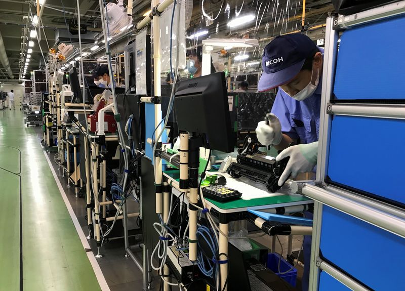 &copy; Reuters. A Ricoh employee checks a drum unit on the production line at the company?fs printer components factory in Atsugi, Kanagawa prefecture, Japan July 13, 2020. REUTERS/Naomi Tajitsu/File Photo