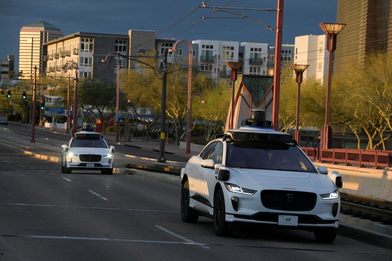 &copy; Reuters. FILE PHOTO: Two Waymo autonomous vehicles drive themselves down Central Avenue in Phoenix, Arizona, U.S., March 18, 2024. REUTERS/Caitlin O'Hara/File Photo
