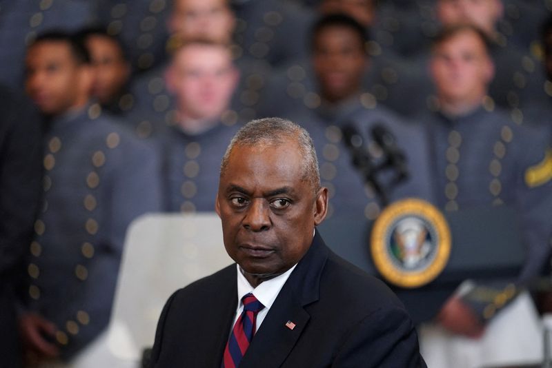 &copy; Reuters. FILE PHOTO: U.S. Secretary of Defense Lloyd Austin attends an event honoring the Commander-in-Chief’s Trophy winners, United States Military Academy Army Black Knights football team, at the White House in Washington, U.S., May 6, 2024. REUTERS/Kevin Lam