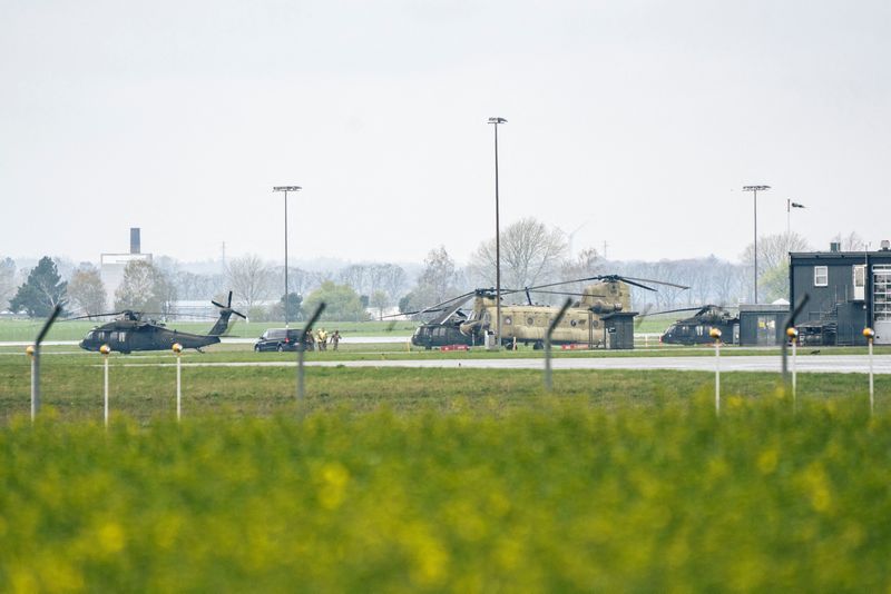 © Reuters. Helicópteros americanos no aeroporto de Roskilde, Dinamarca
26/04/2024
Ritzau Scanpix/Thomas Traasdahl via REUTERS 