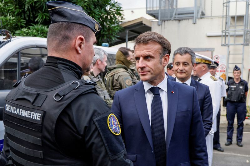 &copy; Reuters. FILE PHOTO: French President Emmanuel Macron visits the central police station in Noumea, France's Pacific territory of New Caledonia on May 23, 2024. LUDOVIC MARIN/Pool via REUTERS/File Photo