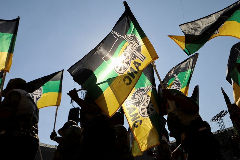 &copy; Reuters. FILE PHOTO: Supporters of the African National Congress (ANC) wave party flags during their final rally ahead of the upcoming election at FNB stadium in Johannesburg, South Africa, May 25, 2024. REUTERS/Alaister Russell/File Photo