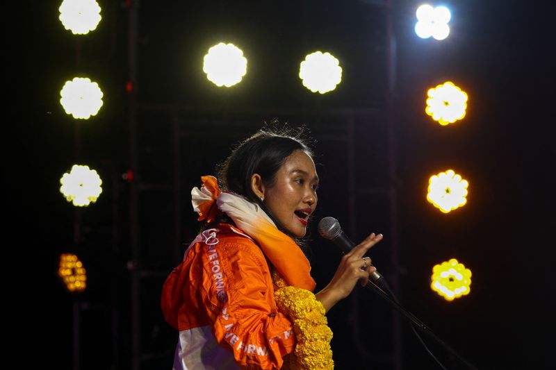 &copy; Reuters. Chonthicha "Lookkate" Jangrew, an activist-turned-election candidate for the Move Forward Party, speaks during the general election campaign, in Pathum Thani, Thailand, March 17, 2023. REUTERS/Athit Perawongmetha/File Photo