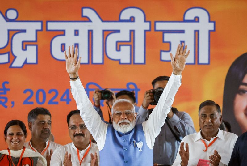 &copy; Reuters. India's Prime Minister Narendra Modi gestures to his supporters during an election campaign rally, in New Delhi, India, May 22, 2024. REUTERS/Adnan Abidi