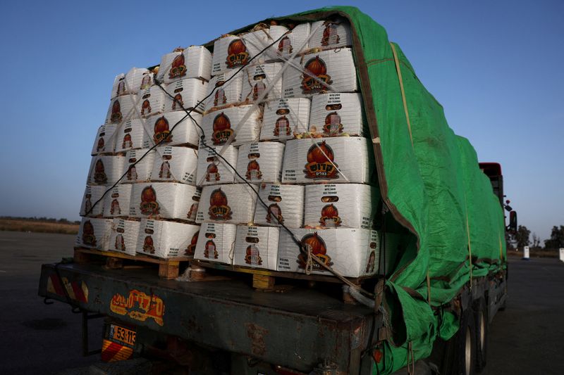 &copy; Reuters. FILE PHOTO: A food aid truck sits abandoned near the entrance to the Kerem Shalom border crossing, as military operations continue in the southern Gaza city of Rafah, at an area outside Kerem Shalom, Israel, May 17, 2024. REUTERS/Shannon Stapleton/File Ph