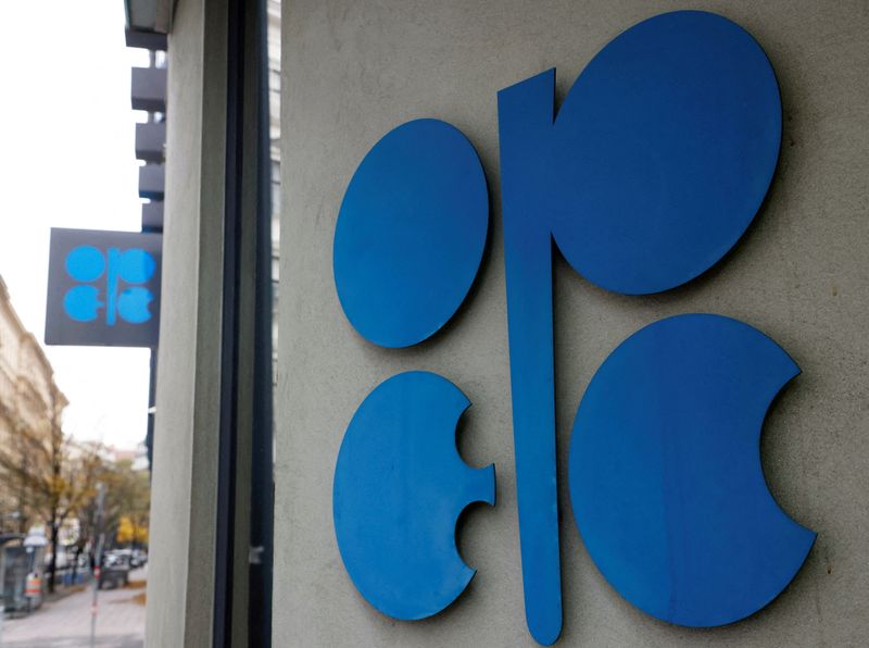 &copy; Reuters. FILE PHOTO: A view of the logo of the Organization of the Petroleum Exporting Countries (OPEC) outside its headquarters in Vienna, Austria, November 30, 2023. REUTERS/Leonhard Foeger/File Photo