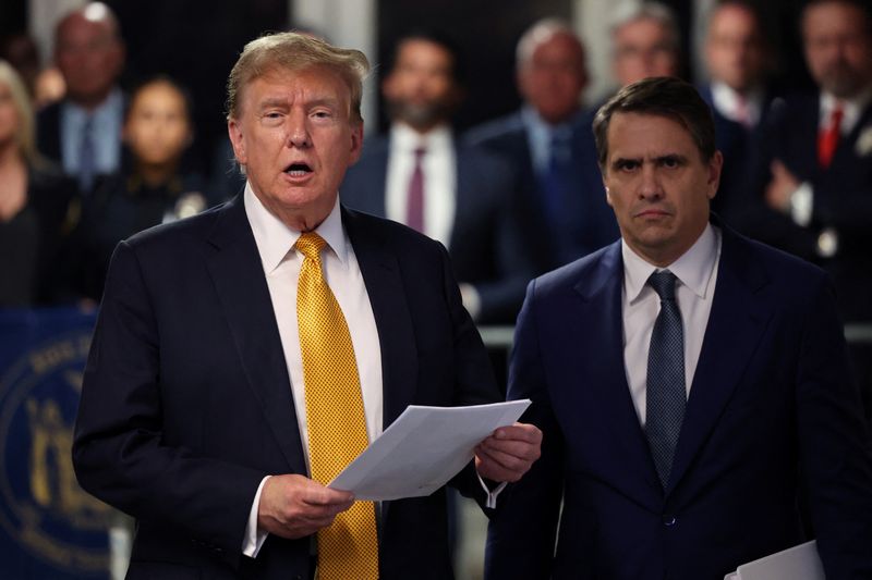 &copy; Reuters. Former U.S. President Donald Trump speaks at the end of the day alongside his attorney Todd Blanche during his hush money trial at Manhattan Criminal Court in New York City, New York, U.S., May 21, 2024.   Michael M. Santiago/Pool via REUTERS/ File Photo