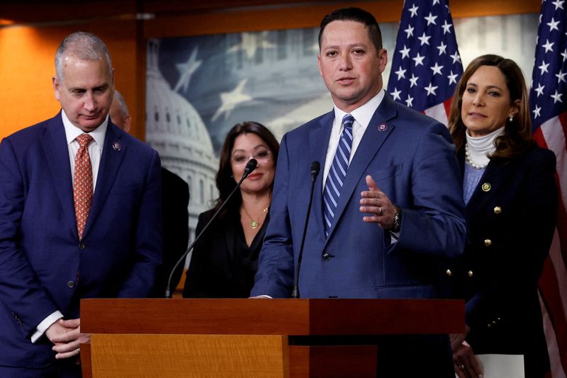 &copy; Reuters. FILE PHOTO: Co-Chairmen U.S. Representative Tony Gonzales (R-TX) and Rep. Mario Diaz-Balart (R-FL) lead a news conference with members of the House Hispanic Conference on Capitol Hill in Washington, U.S. February 1, 2023.  REUTERS/Jonathan Ernst/File Phot