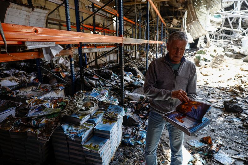 &copy; Reuters. Sergii Polituchyi, Ukrainian publisher and businessman, shows an example of a book for kids at his printing house, which was badly damaged by a recent Russian missile strike, amid Russia's attack on Ukraine, in Kharkiv, Ukraine May 26, 2024. REUTERS/Valen