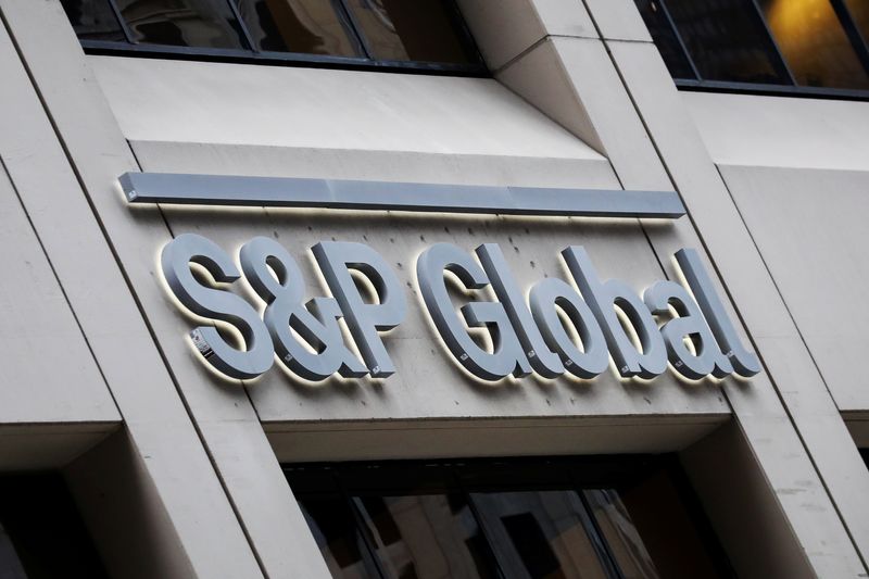 © Reuters. The S&P Global logo is displayed on its offices in the financial district in New York City, U.S., December 13, 2018. REUTERS/Brendan McDermid/FIle Photo