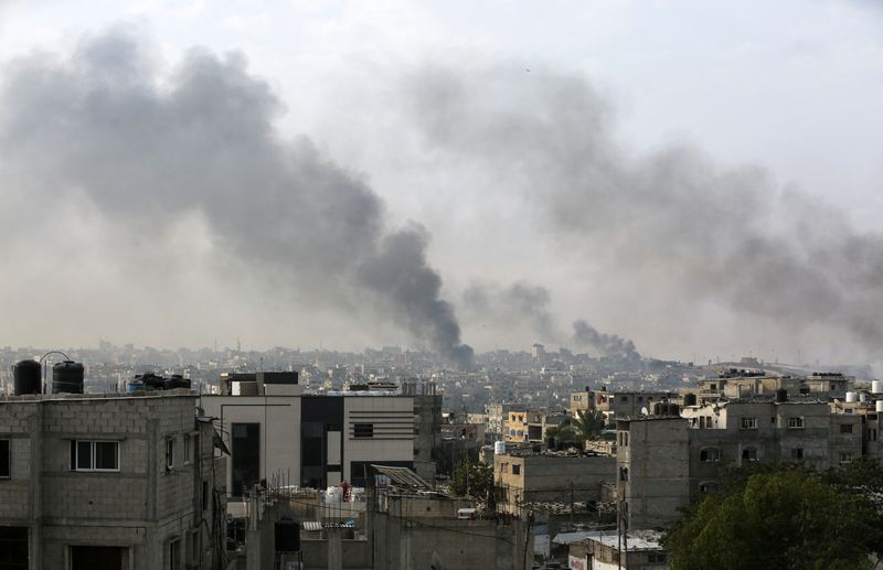 &copy; Reuters. Fumaça de ataque israelense em Rafahn 28/5/2024   REUTERS/Hatem Khaled