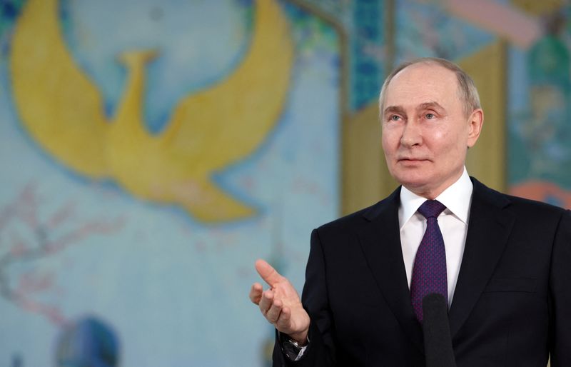 © Reuters. Russian President Vladimir Putin speaks during a press conference in Tashkent, Uzbekistan May 28, 2024. Sputnik/Mikhail Metzel/Pool via REUTERS 