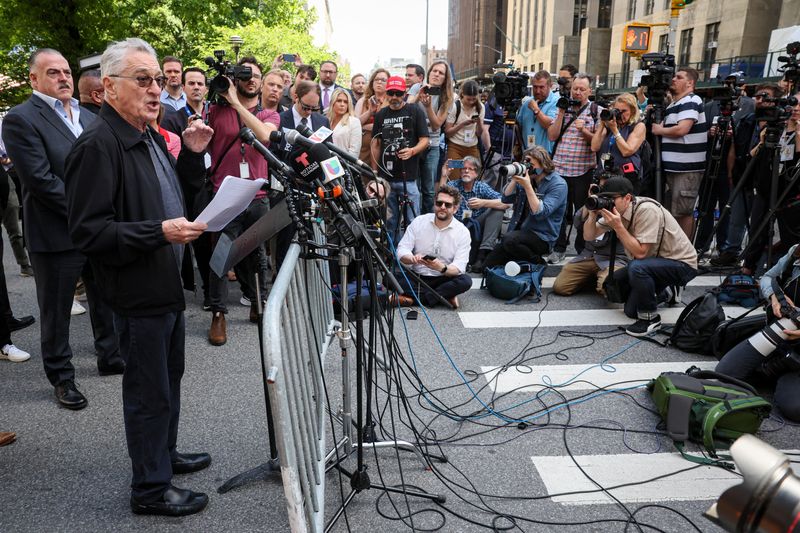 &copy; Reuters. Actor Robert De Niro speaks during a news conference outside the court where former U.S. President Donald Trump during Trump's criminal trial on charges that he falsified business records to conceal money paid to silence porn star Stormy Daniels in 2016, 