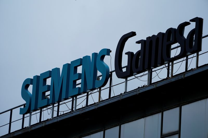 &copy; Reuters. The Siemens Gamesa sign is displayed at the renewable energy company's headquarters in Zamudio, Spain, April 28, 2022. REUTERS/Vincent West