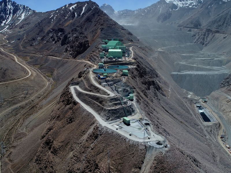 &copy; Reuters. FILE PHOTO: A general view of Anglo American's Los Bronces copper plant in Chile, obtained by Reuters on April 26, 2024.  Anglo American/Handout via REUTERS/File Photo