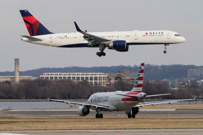 &copy; Reuters. FILE PHOTO: An American Airlines aircraft taxis as a Delta Air Lines aircraft lands at Reagan National Airport in Arlington, Virginia, U.S., January 24, 2022.   REUTERS/Joshua Roberts/File Photo