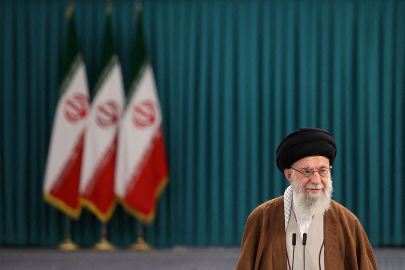 © Reuters. FILE PHOTO: Iran's Supreme Leader Ayatollah Ali Khamenei looks on after he votes during runoff parliamentary elections in Tehran, Iran, May 10, 2024. Majid Asgaripour/WANA (West Asia News Agency) via REUTERS/File Photo