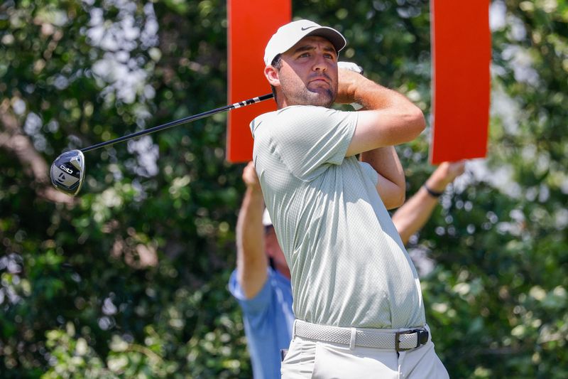 &copy; Reuters. FILE PHOTO: May 26, 2024; Fort Worth, Texas, USA; Scottie Scheffler hits his tee shot on #9 during the final round of the Charles Schwab Challenge golf tournament. Mandatory Credit: Andrew Dieb-USA TODAY Sports/File Photo