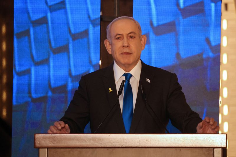 © Reuters. Israeli Prime Minister Benjamin Netanyahu speaks during a ceremony marking Memorial Day for fallen soldiers of Israel's wars and victims of attacks, at Jerusalem's Mount Herzl military cemetery, May 13, 2024. GIL COHEN-MAGEN/Pool via REUTERS/File photo