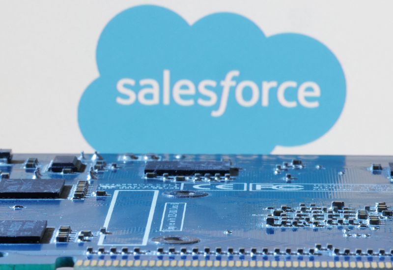 © Reuters. Salesforce logo is seen near computer motherboard in this illustration taken January 8, 2024. REUTERS/Dado Ruvic/Illustration/File Photo