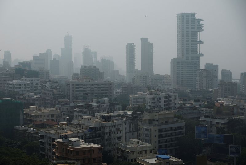 &copy; Reuters. FILE PHOTO: A general view of high-rise residential buildings amidst other residential buildings in Mumbai, India, December 1, 2023. REUTERS/Francis Mascarenhas/File Photo