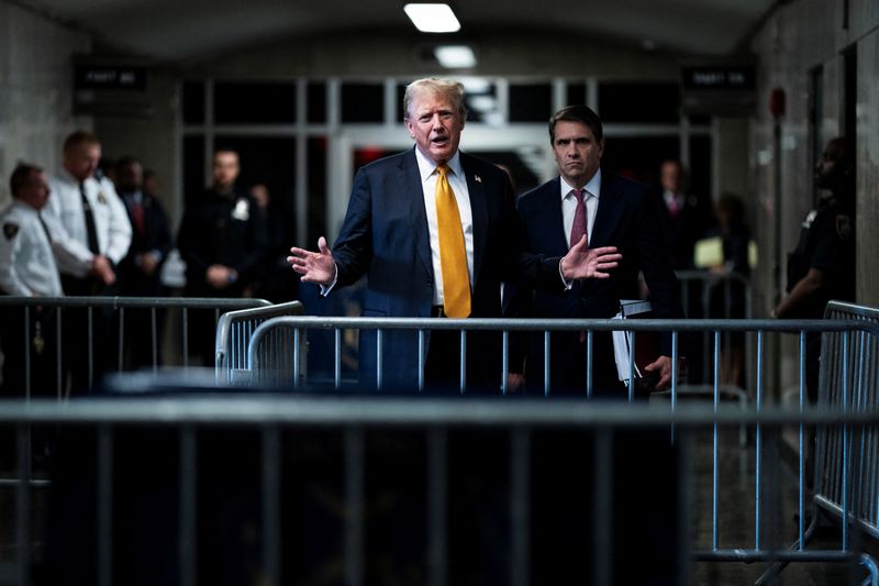 &copy; Reuters. Former President Donald Trump, with attorney Todd Blanche, speaks to reporters as jurors are released to begin deliberations for his criminal trial at the Manhattan Criminal Court in New York, U.S., May 29, 2024. Jabin Botsford/Pool via REUTERS/ File Phot