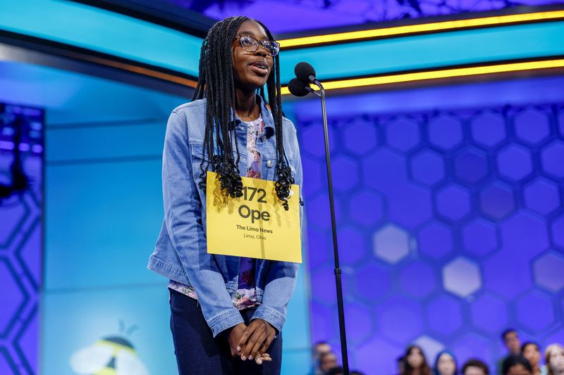 &copy; Reuters. Opemipo Balogun, an 8th grader from Ohio, competes in the Scripps National Spelling Bee in National Harbor, Maryland, U.S., May 28, 2024. REUTERS/Evelyn Hockstein/ File Photo