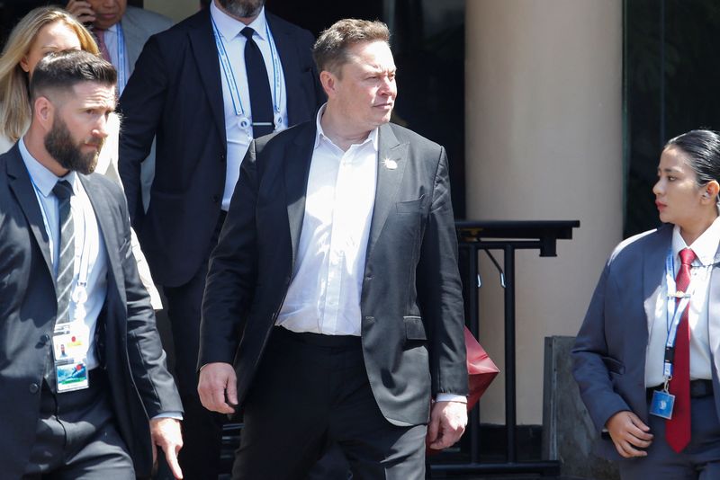 &copy; Reuters. Elon Musk, Chief Executive Officer of SpaceX and Tesla, walks after attending the opening of the 10th World Water Forum in Nusa Dua, Bali, Indonesia, May 20, 2024. REUTERS/Johannes P. Christo