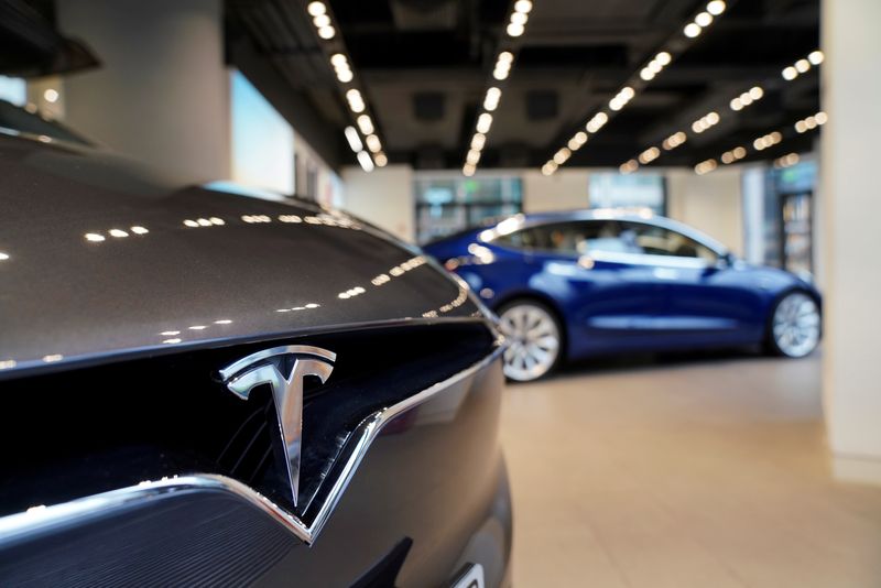 &copy; Reuters. A Tesla logo is seen at a Tesla showroom in Shanghai, China January 7, 2019. REUTERS/Aly Song